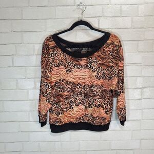 Don't You Dare lace back lightweight sweater‎